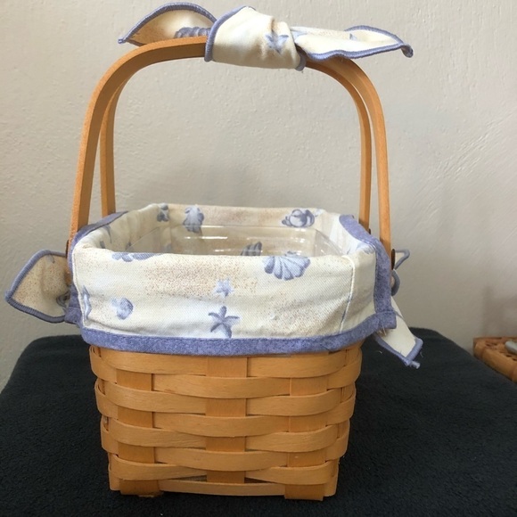 Longaberger 1999 Seashell Basket Double Handle Signed with Plastic Liner - Picture 4 of 8